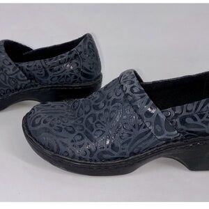 BOC Born Concept Women’s Peggy Shoes Navy Size 9 Embossed Paisley Slip-On Clogs